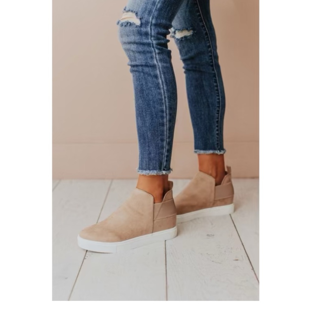 Worn once size 8 high top slip on sneaker